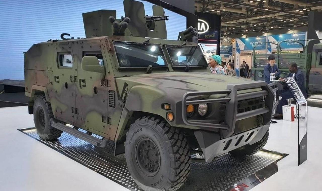Легкий тактический автомобиль KIA KLTV предназначен как для перевозки личного состава так и ведения разведки в боевых условиях