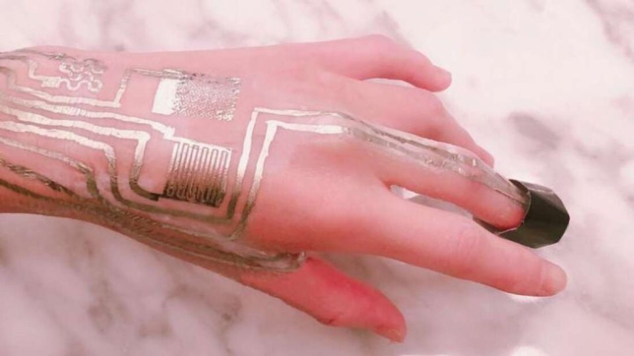 Новая технология позволяет печатать схемы прямо на коже человека