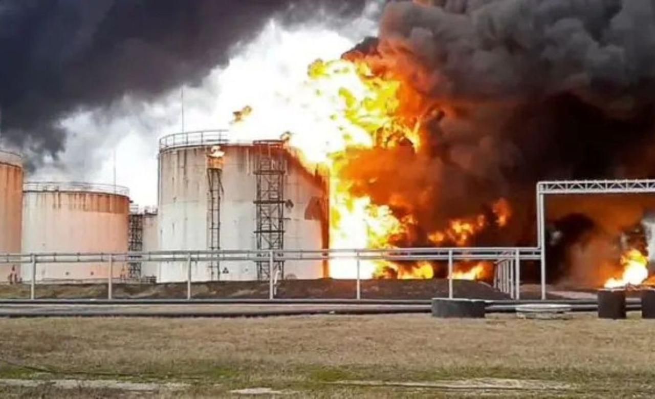 Украина нашла уязвимость России — дроны обрушили переработку нефти в рф на 44 млн тонн: кризис неизбежен