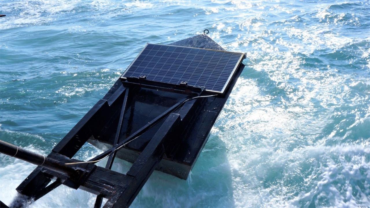 Стартап Eco Wave Power придумал как одновременно извлекать энергию из волн океана и солнца