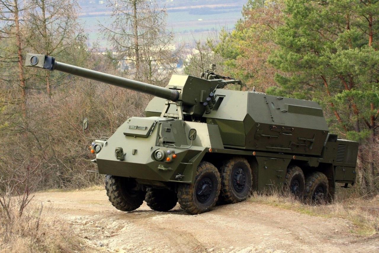 Самоходная автономная артиллерийская установка ZUZANA 2 - максимальная дальность ведения огня более 50 км