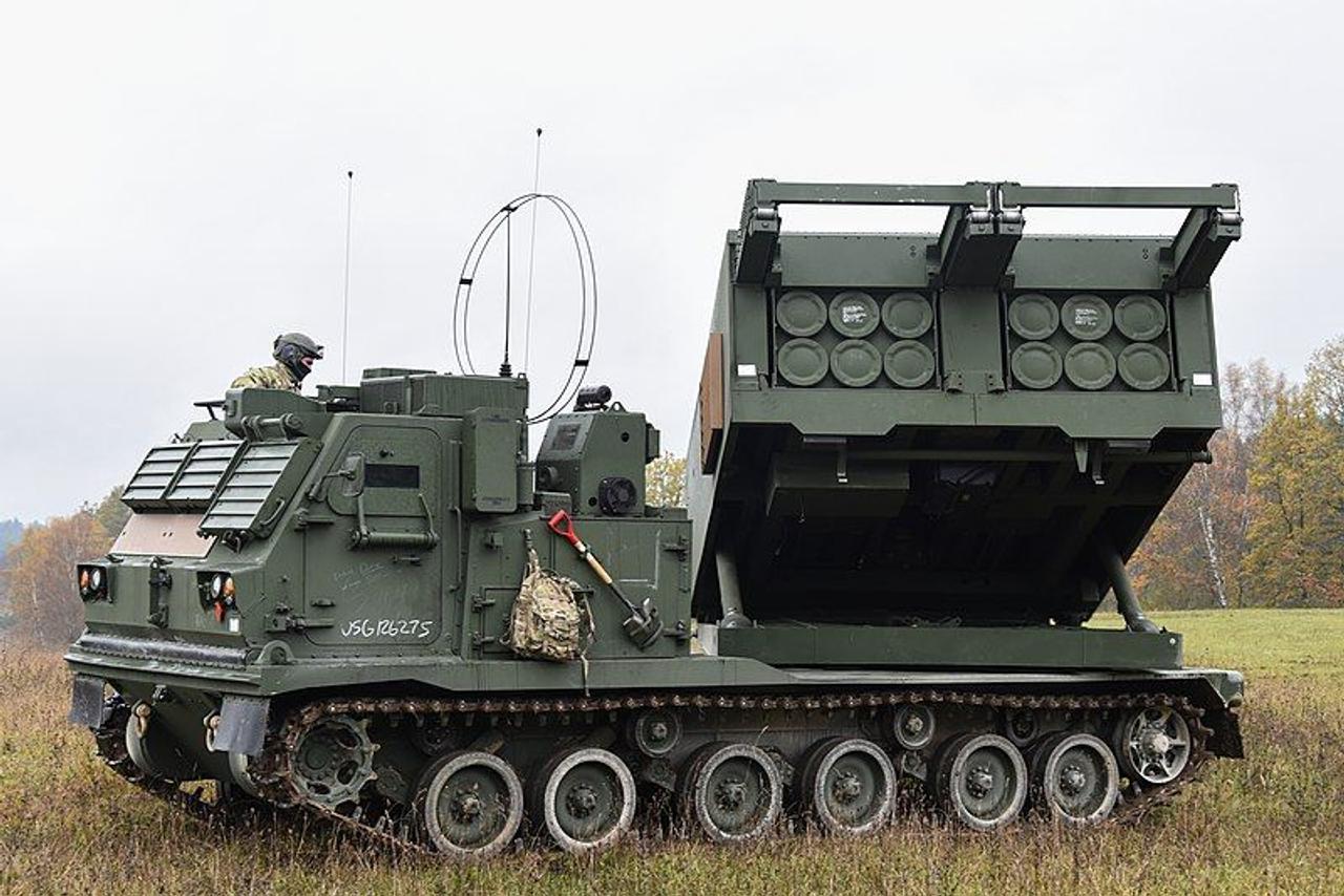 Французская реактивная система LRU MLRS - дальность поражения до 85 км, высокоточными боеприпасами