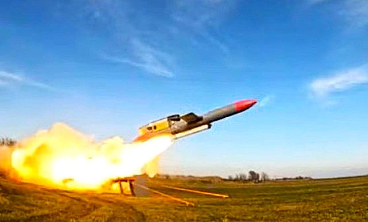 Ракета FP-5 «Фламинго» преодолела 1000 км и поразила российский «Промсинтез»: Украина разрушает военную промышленность РФ