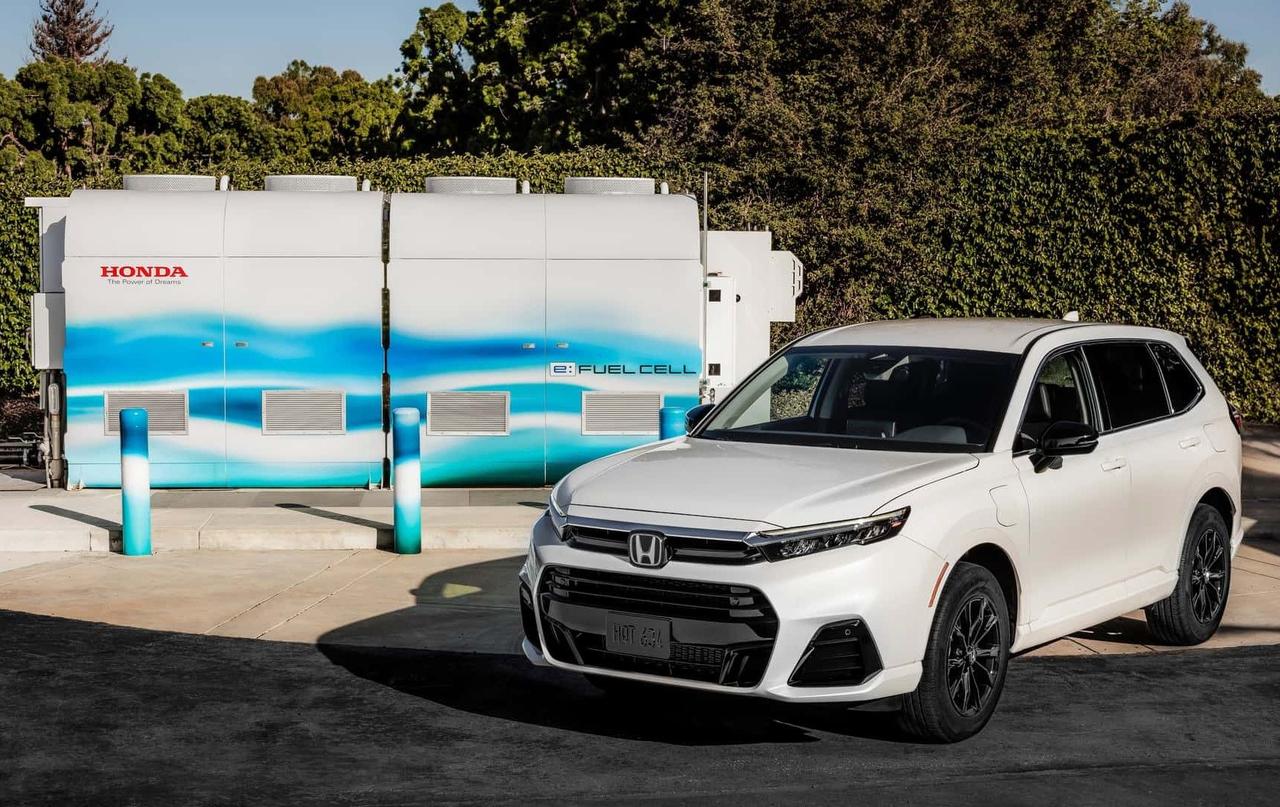Honda выпустила первый электромобиль на водородных топливных элементах для массовых пользователей