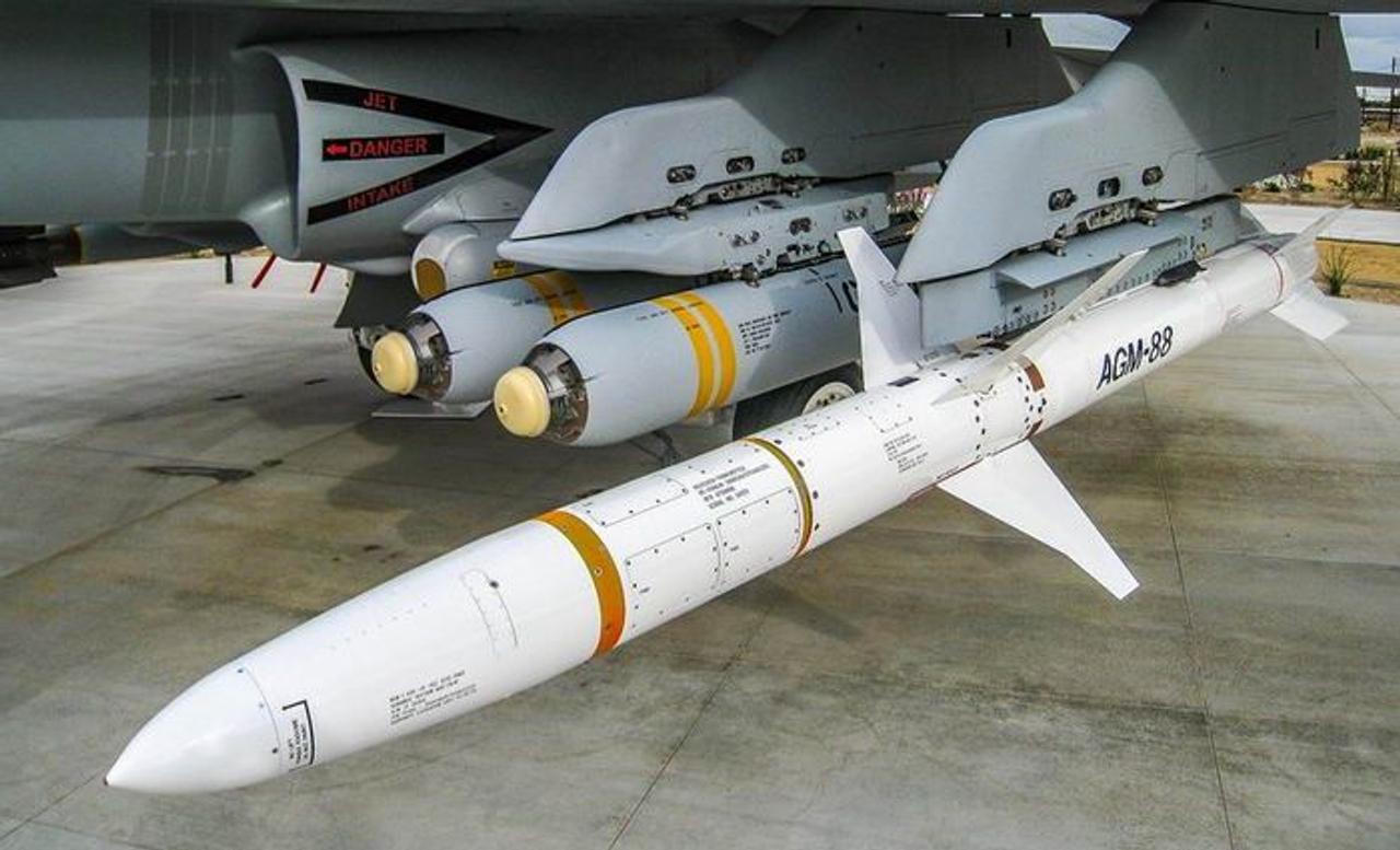 Высокоскоростные противорадиолокационные ракеты AGM-88 (HARM). Как работают ракеты?