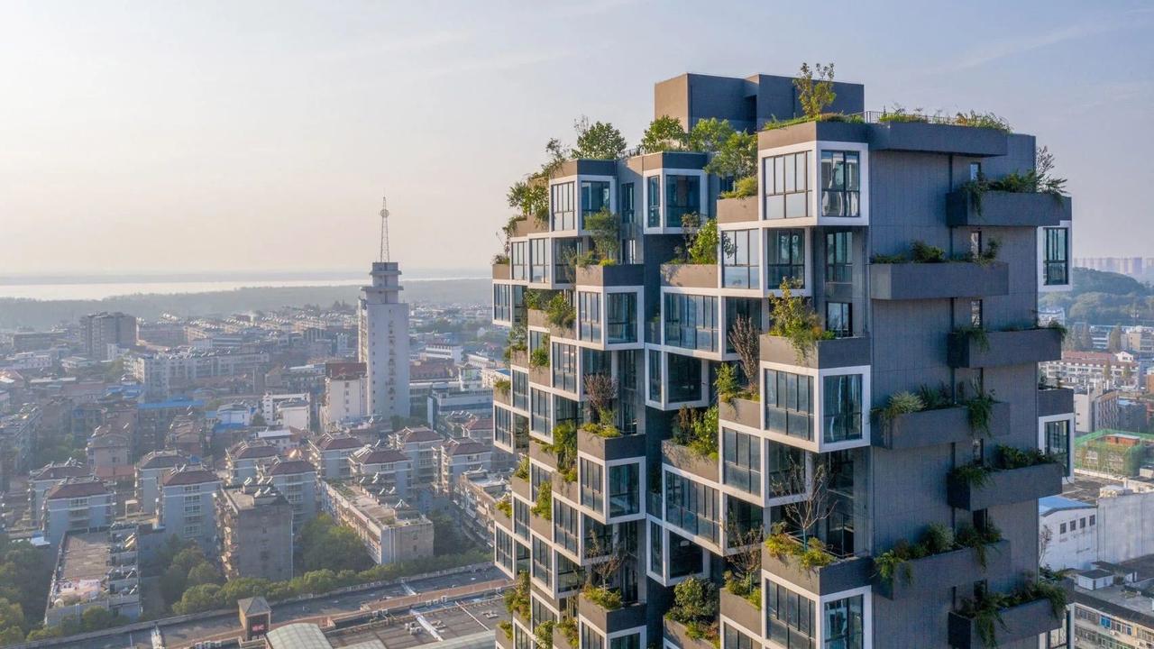 В Китае построили первый жилой комплекс «вертикальный лесной город» Easyhome Huanggang 