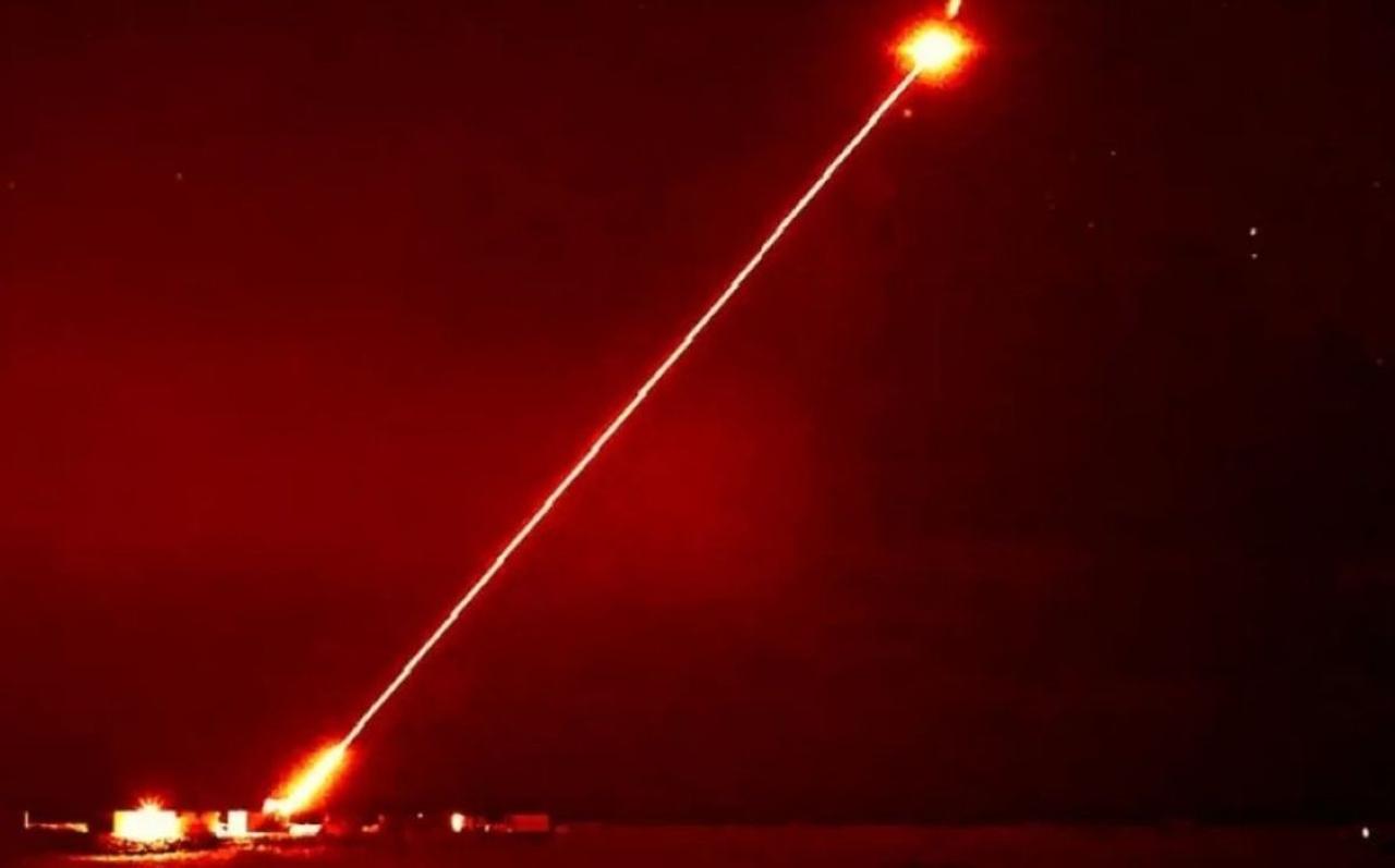 Лазерная система DragonFire сбила реактивный дрон летевший со скоростью 650 км/ч, стоимость выстрела всего 13 долларов