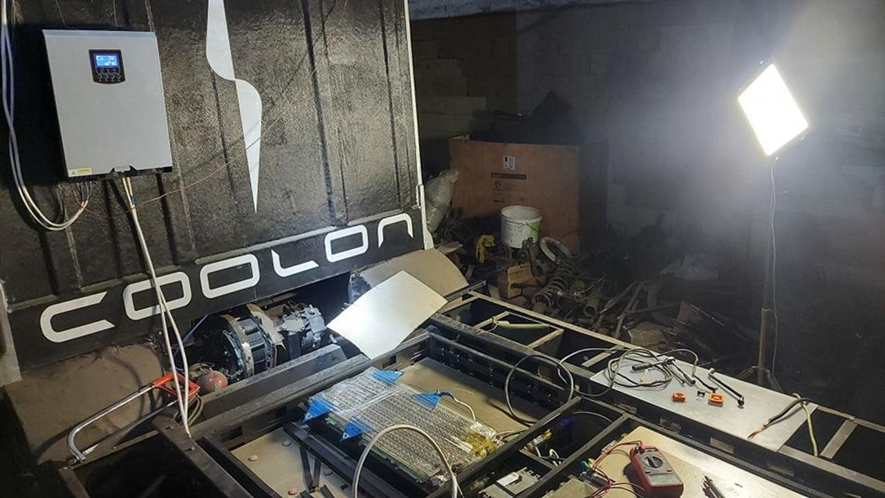Украинский инженер Виталий Брызгалов переоборудовал электрогрузовик Coolon в огромный power bank