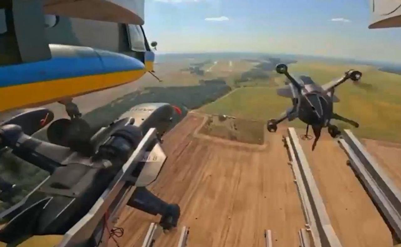 Українські гелікоптери Мі-8 озброїли дронами F7 Litavr: як це змінить полювання на «Шахеди»