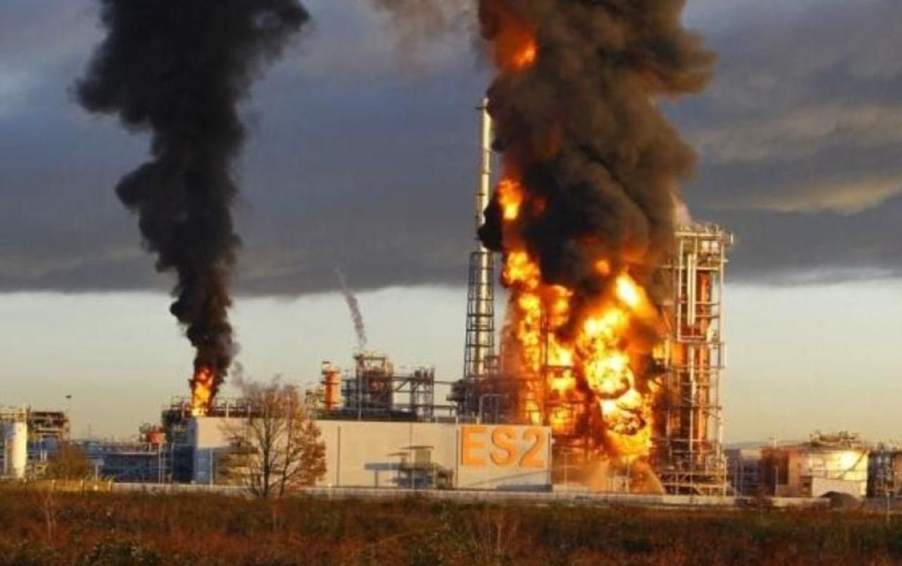 Украинские удары по НПЗ обрушили нефтяную отрасль России, что вызвало дефицит топлива, рост цен на бензин и ускорение инфляции