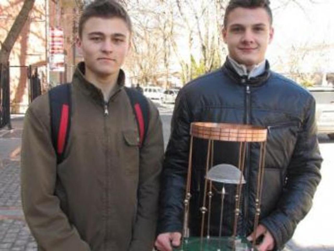 Украинский школьник создал установку для получения электроэнергии из атмосферы - 1 киловатт за 3 копейки
