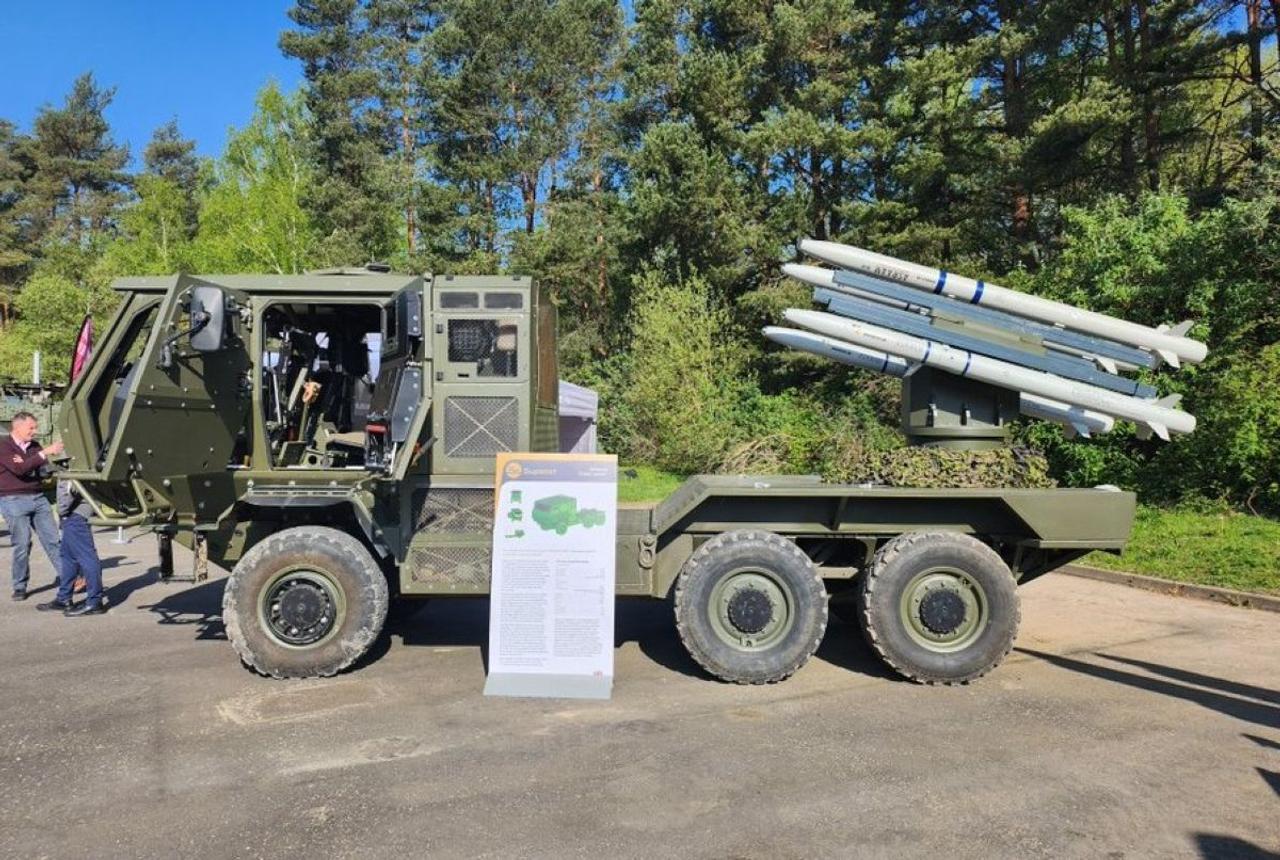 Великобритания представила новую мобильную систему ПВО Raven 5 с ракетами ASRAAM для борьбы с дронами и крылатыми ракетами