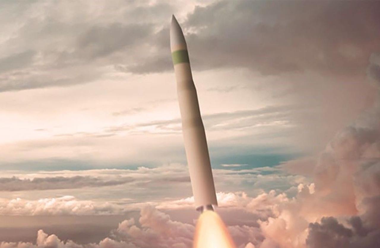 В США успешно испытали межконтинентальную баллистическую ракету Minuteman III с дальностью полета 13 000 км