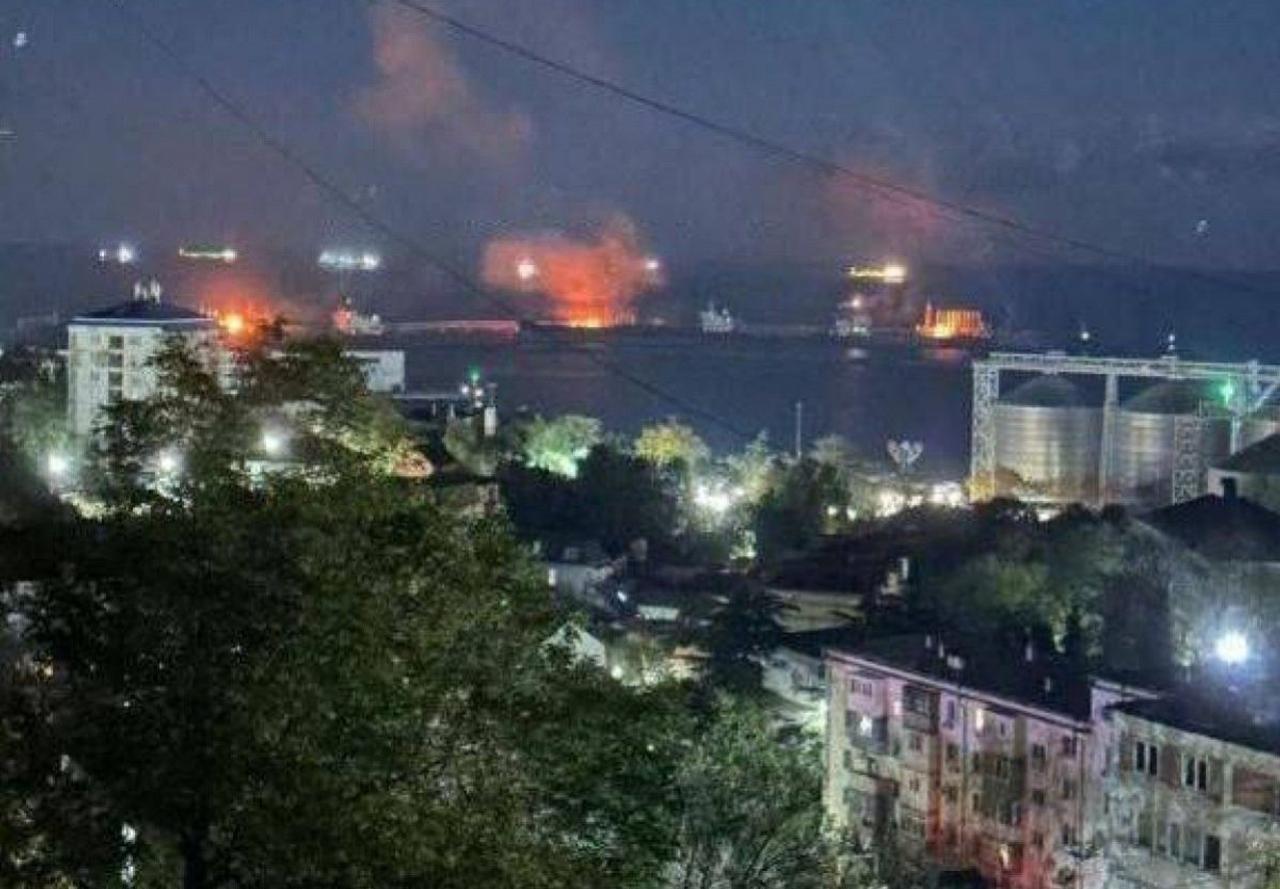 Украинские дроны поразили порт Туапсе: пожар на нефтяном терминале нарушил экспортную цепочку России