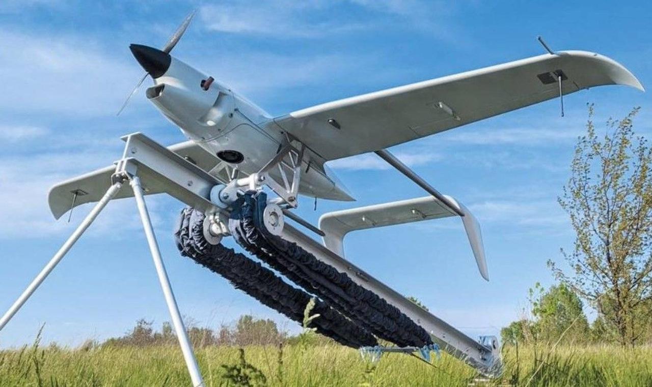 Украинская компания Skyeton показала беспилотник Raybird, дальность полета 2500 км, который активно применяется на фронте