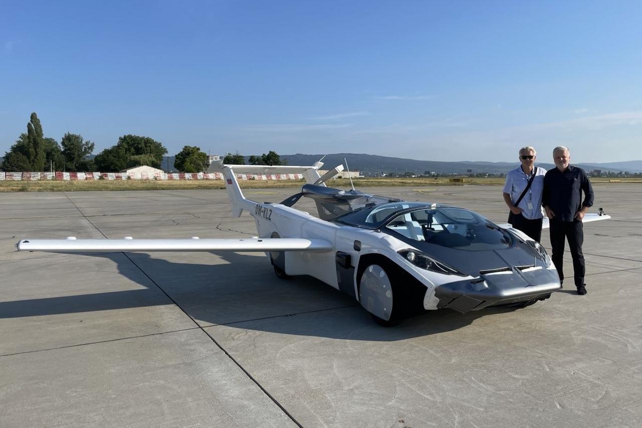Спорткар нового поколения AirCar 2, превращается в самолет за 80 секунд и способен пролететь 1000 км