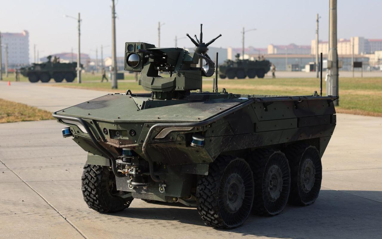 Беспилотный мини-танк Arion-SMET, предназначен для поддержки пехоты на поле боя