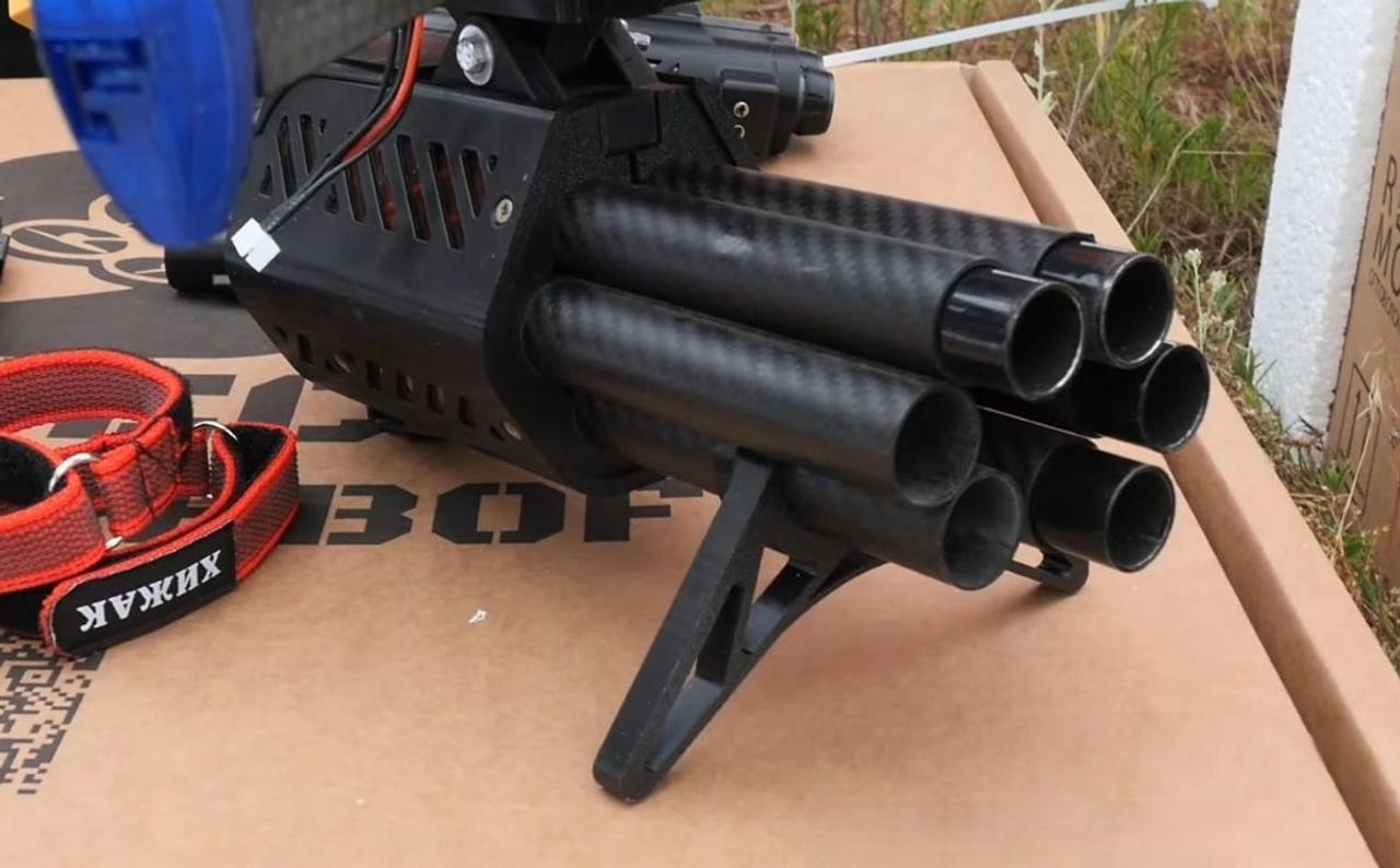 Украинская компания 3DTech представила дрон - перехватчик «Хищник shooter» с шестью стволами для уничтожения дронов и пехоты
