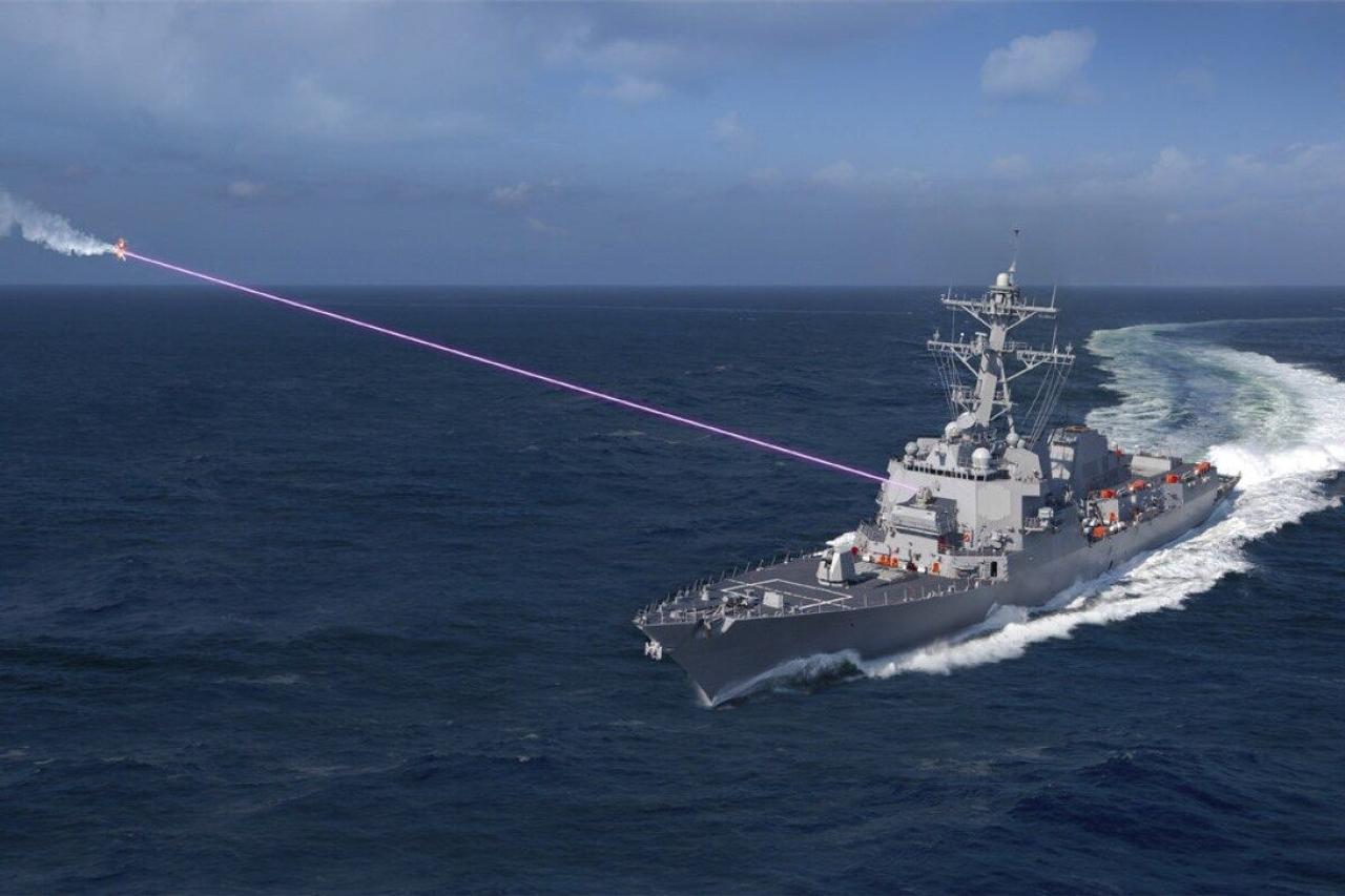 ВМС США впервые провели испытания электрического высокоэнергетического лазера, сбив им крылатую ракету