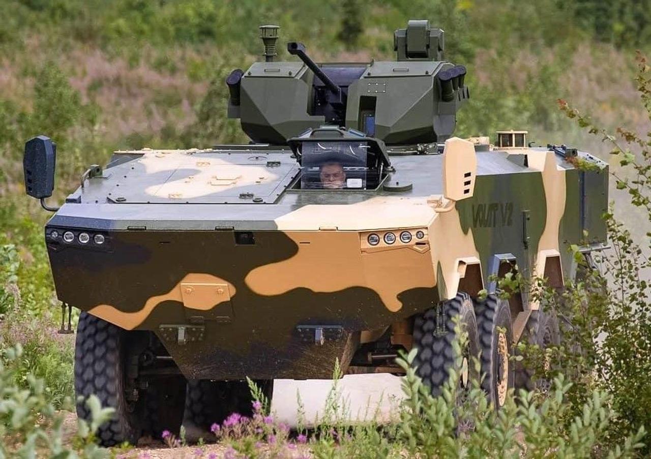 Белорусский бронетранспортер амфибия Volat V2, предназначен для транспортировки личного состава и огневой поддержки 