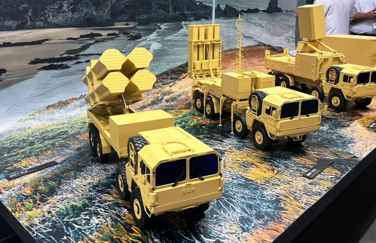 Diehl Defence представила мобильный комплекс Coastal Defence Launcher с новейшими противокорабельными ракетами для защиты прибрежных районов