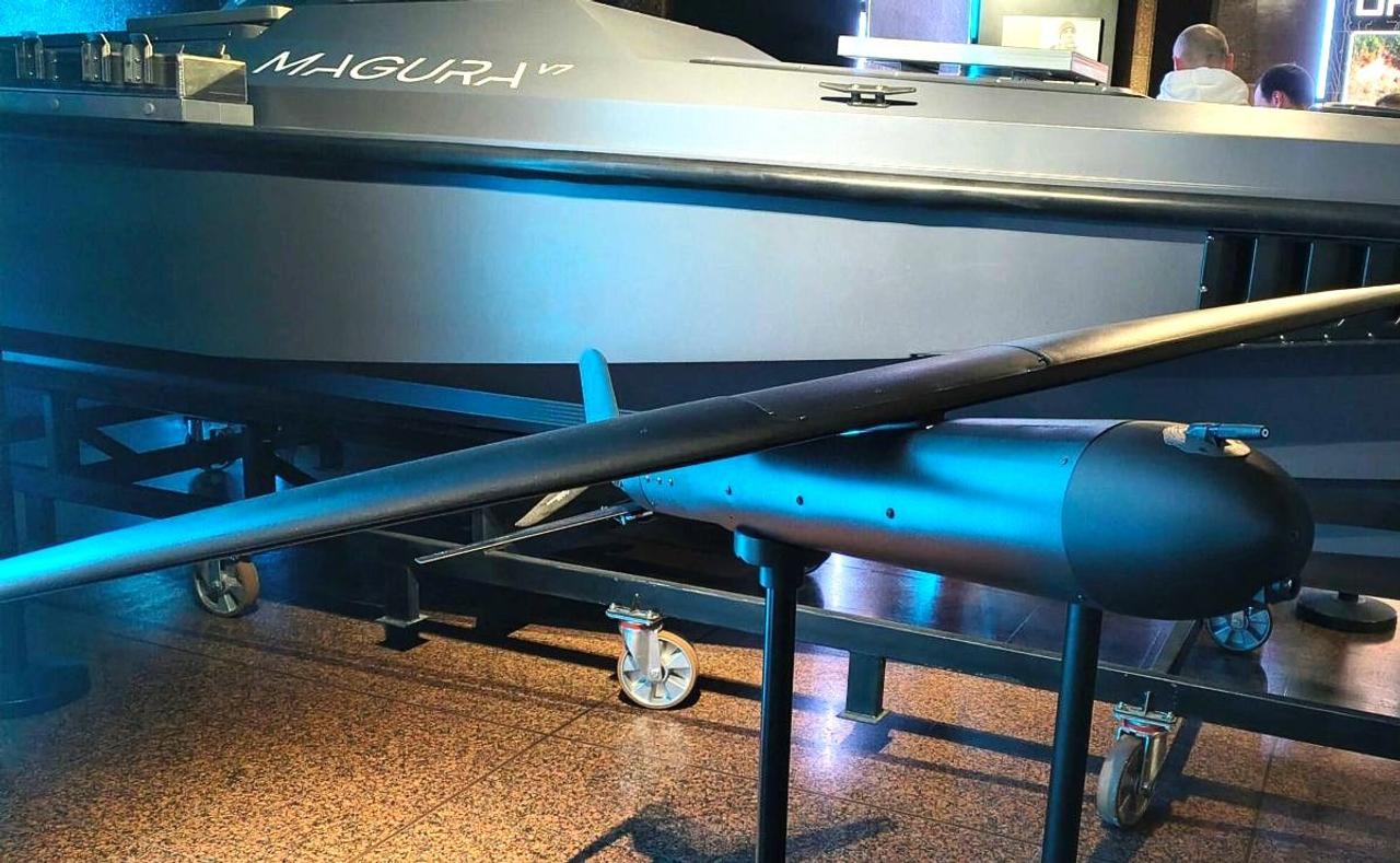 Украинская компания UFORCE представила дрон-камикадзе «Буча» с дальностью до 200 км и системой mesh-связи