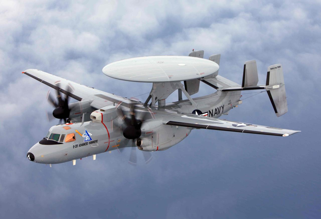 E-2D Advanced Hawkeye, самолет дальнего радиолокационного обнаружения, способен выявлять угрозы что скрыты от обычных радаров