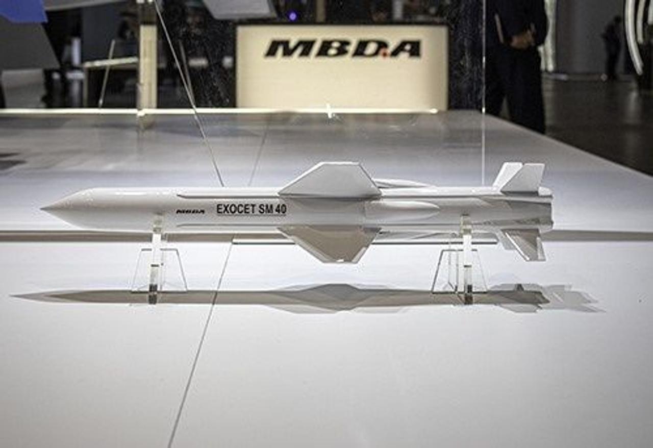 Новая противокорабельная ракета Exocet SM40 получила увеличенную дальность полета и возможность самонаведения