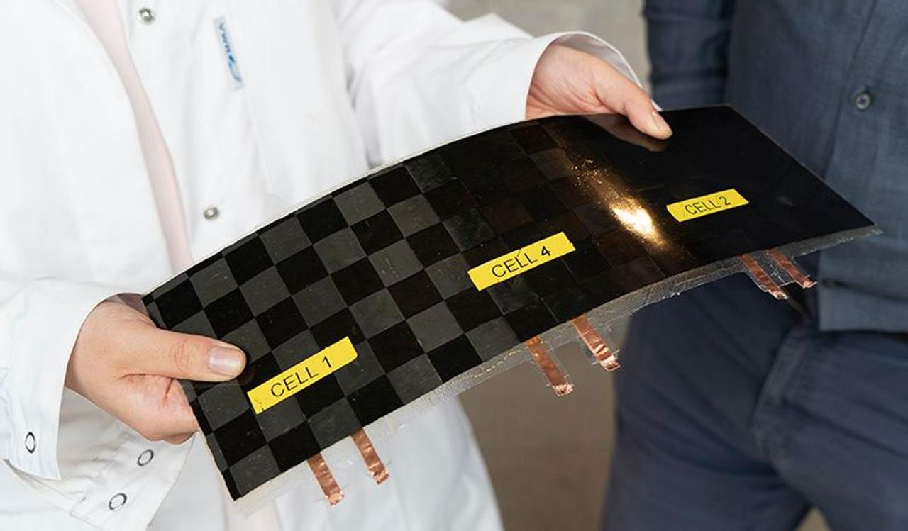 Шведские ученые разработали «безмассовый» аккумулятор для использования в солнечной батарее, интегрированной в электромобиль