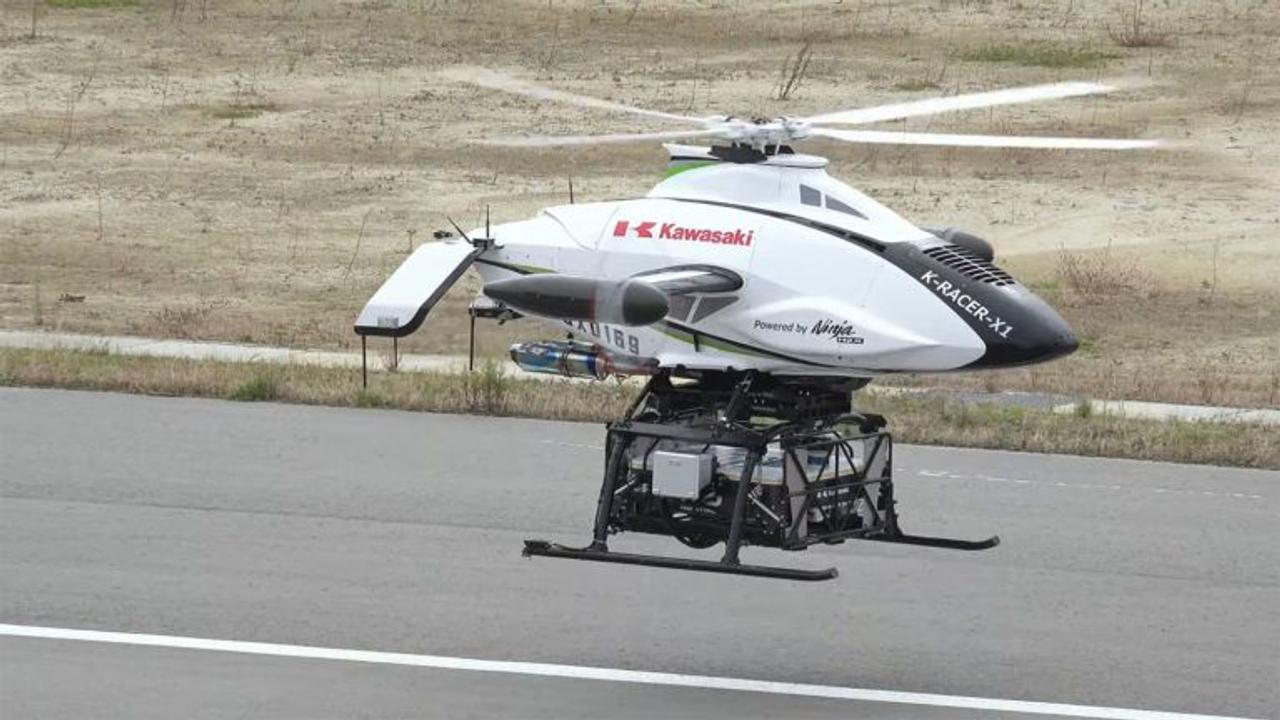 В связи с нехваткой рабочей силы Kawasaki создала автономный летательный аппарат eVTOL с роботом-погрузчиком для доставки грузов