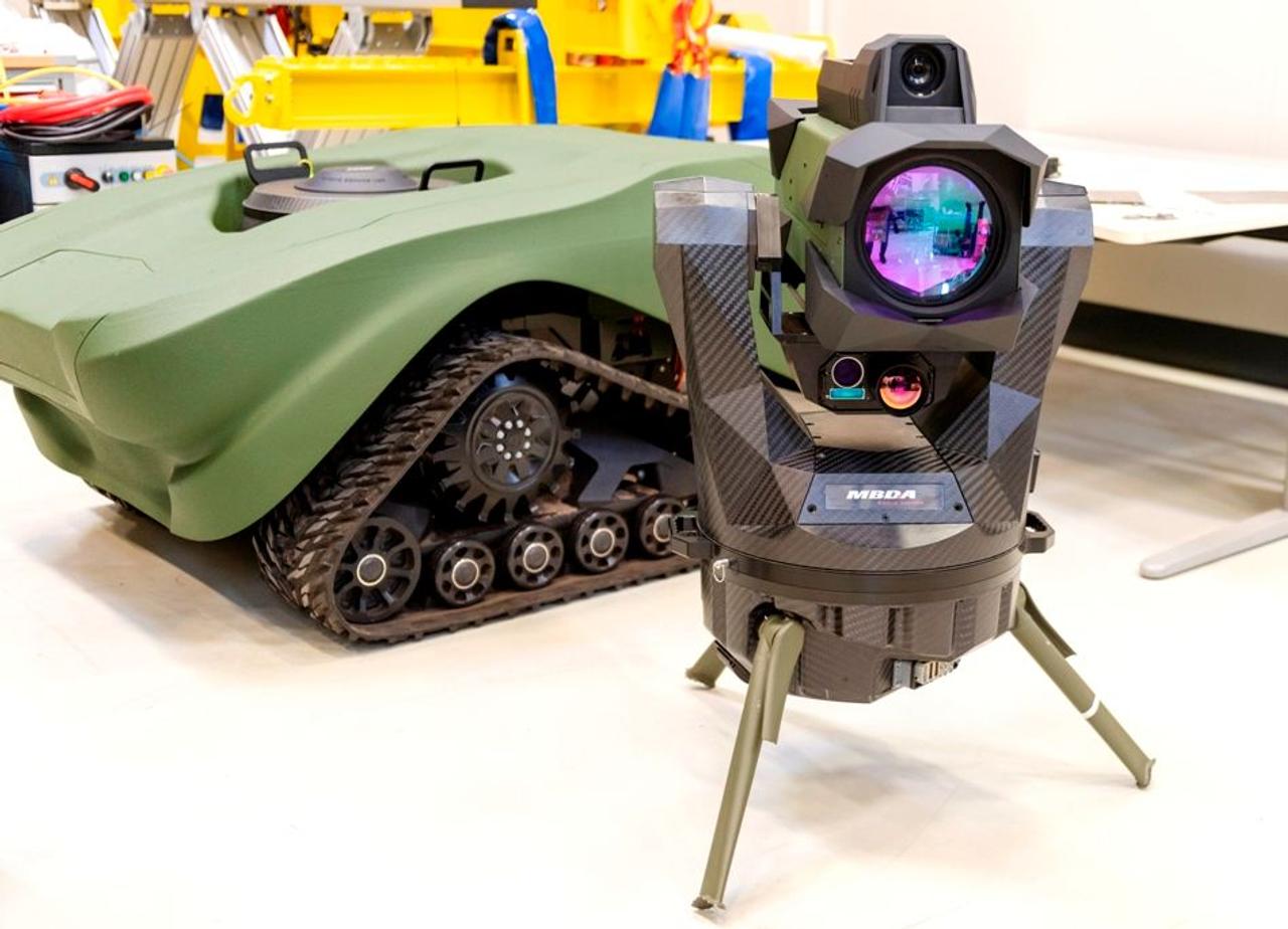 Компания MBDA завершает разработку новой компактной системы лазерного оружия MILOS-D для солдат
