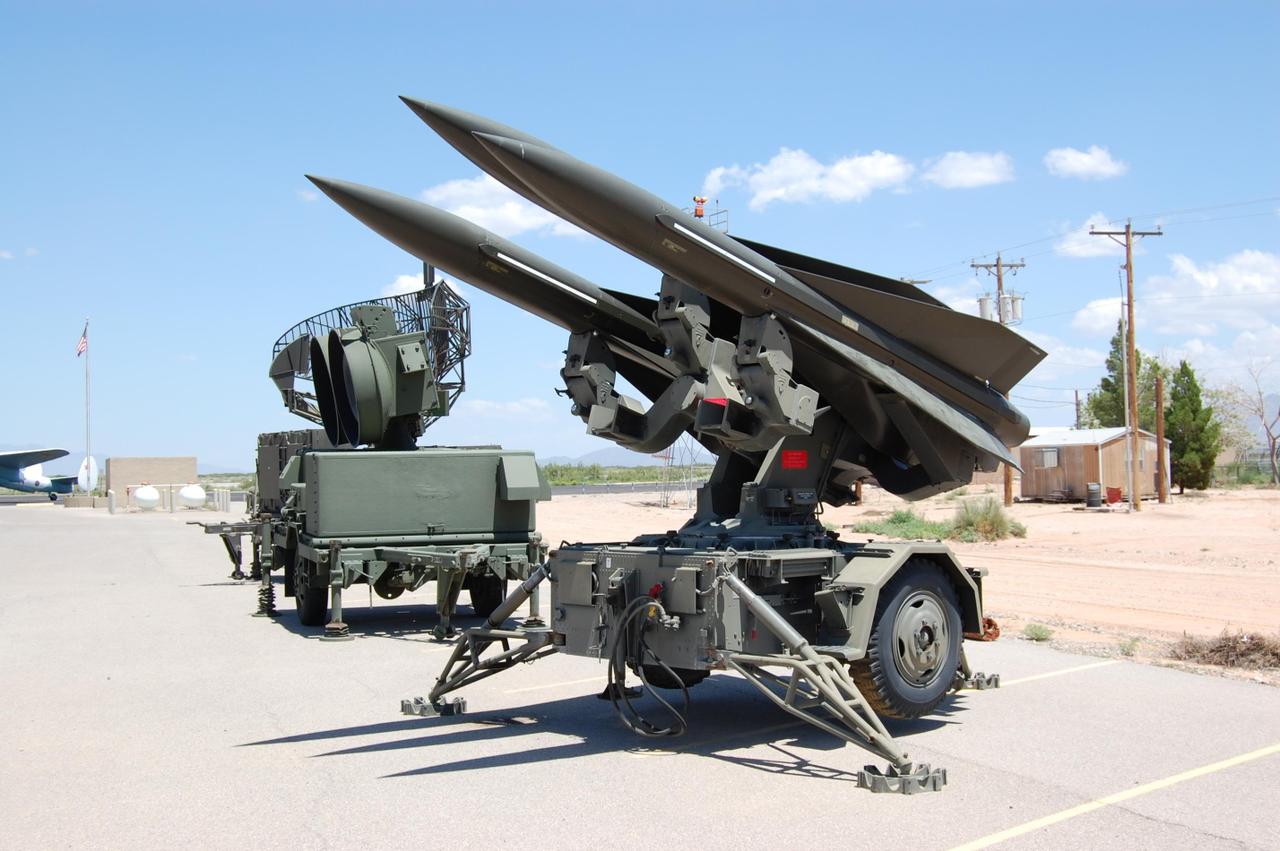 Зенитно ракетный комплекс Improved Hawk (MIM 23B), дальность перехвата цели - 40 км