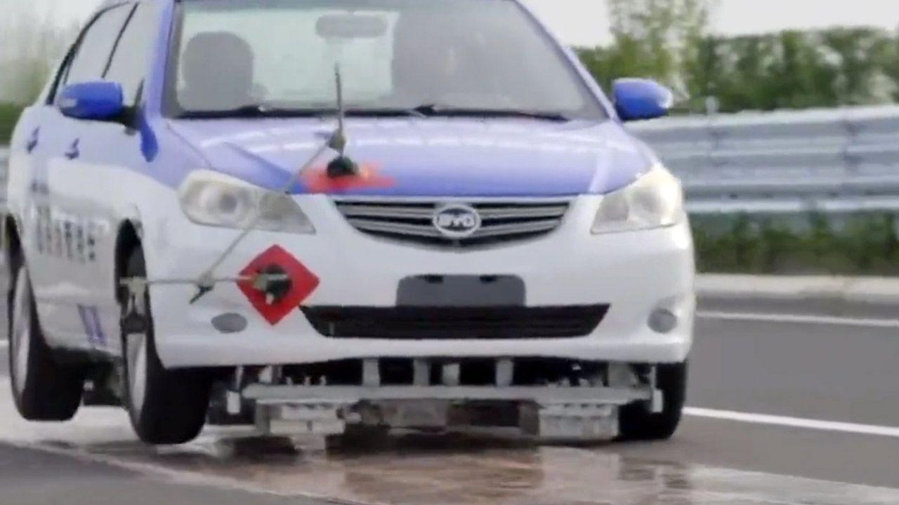 В Китае тестируют автомобили на магнитной подвеске, которые парят над дорогой со скоростью 230 км/ч 