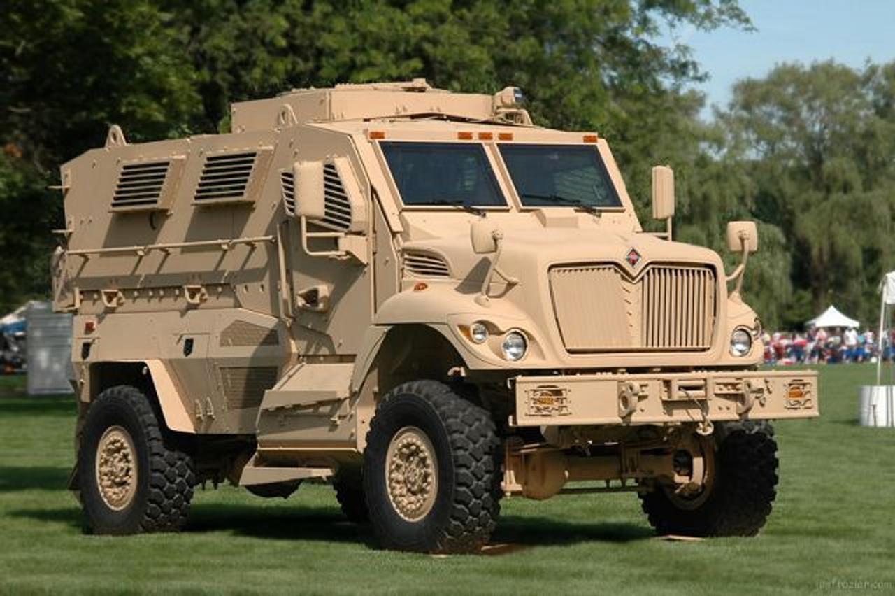 Американский бронеавтомобиль повышенной проходимости MaxxPro, выдерживает взрыв мины в тротиловом эквиваленте до 7 кг