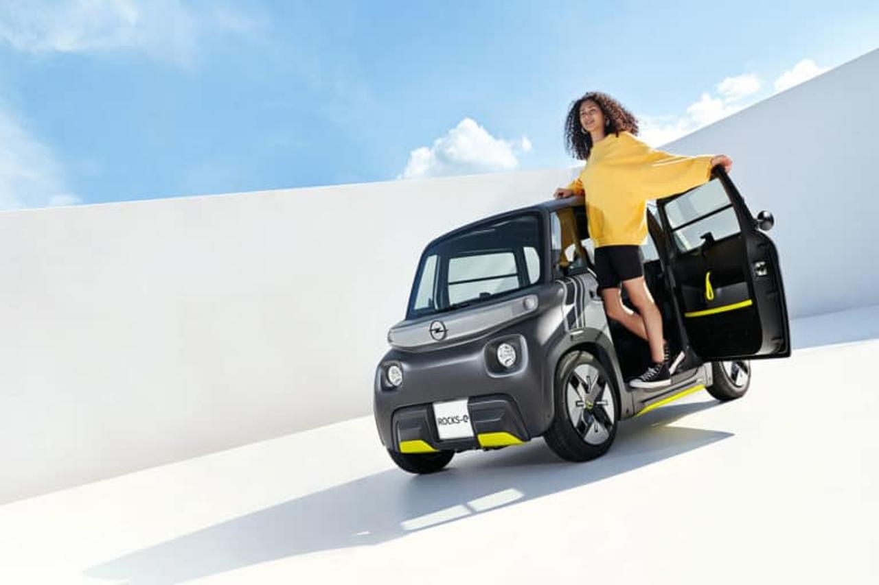Opel представил мини - городской автомобиль Opel Rocks-e, им могут управлять молодые люди от 15 лет