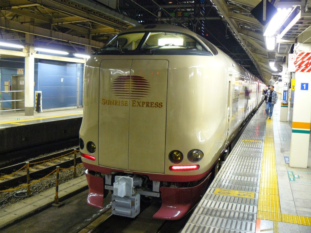 Обычный японский плацкарт. Сравни с нашими поездами