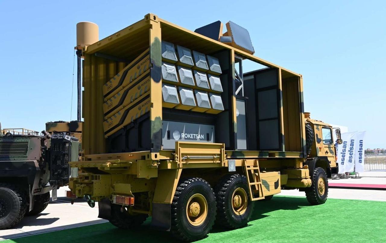 Барражирующий боеприпас EREN, замаскированный в контейнерной установке, способен поражать наземные и воздушные цели на дистанции более 100 км