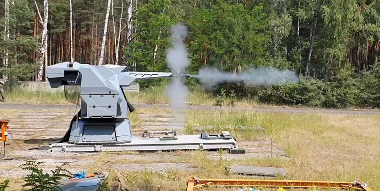 Высокоскорострельное корабельное орудие AM-35K способно вести огонь на 5 км программируемыми боеприпасами