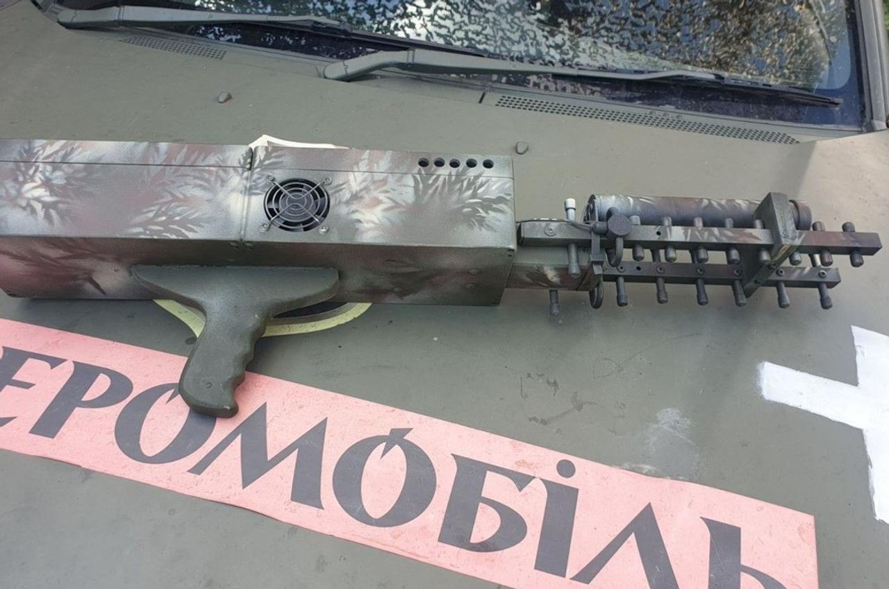 Украинский военный самостоятельно собрал антидроновое ружье, которое способно глушить дроны на расстоянии 700 метров