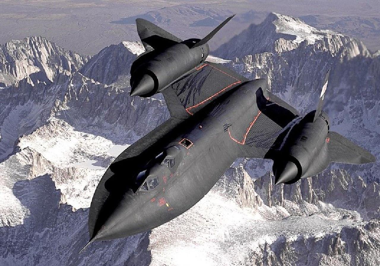 Самолет - разведчик SR-71 Blackbird: легенда в мире авиации, развивает скорость 3,5 Маха, высота полета более 25 км