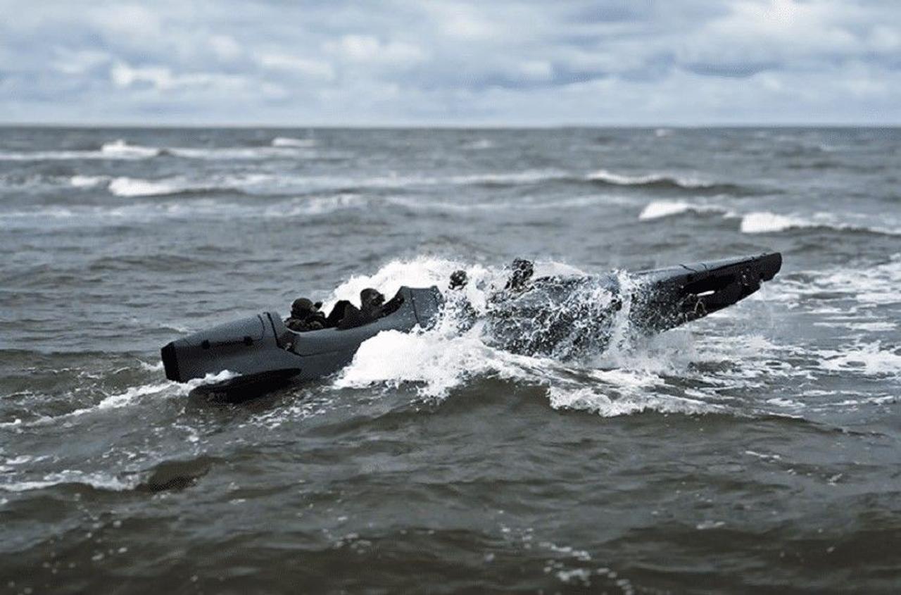 Тактический водный аппарат Shadow Seal, для сил специальных операций, способен работать в надводном, полупогруженном и подводном режиме