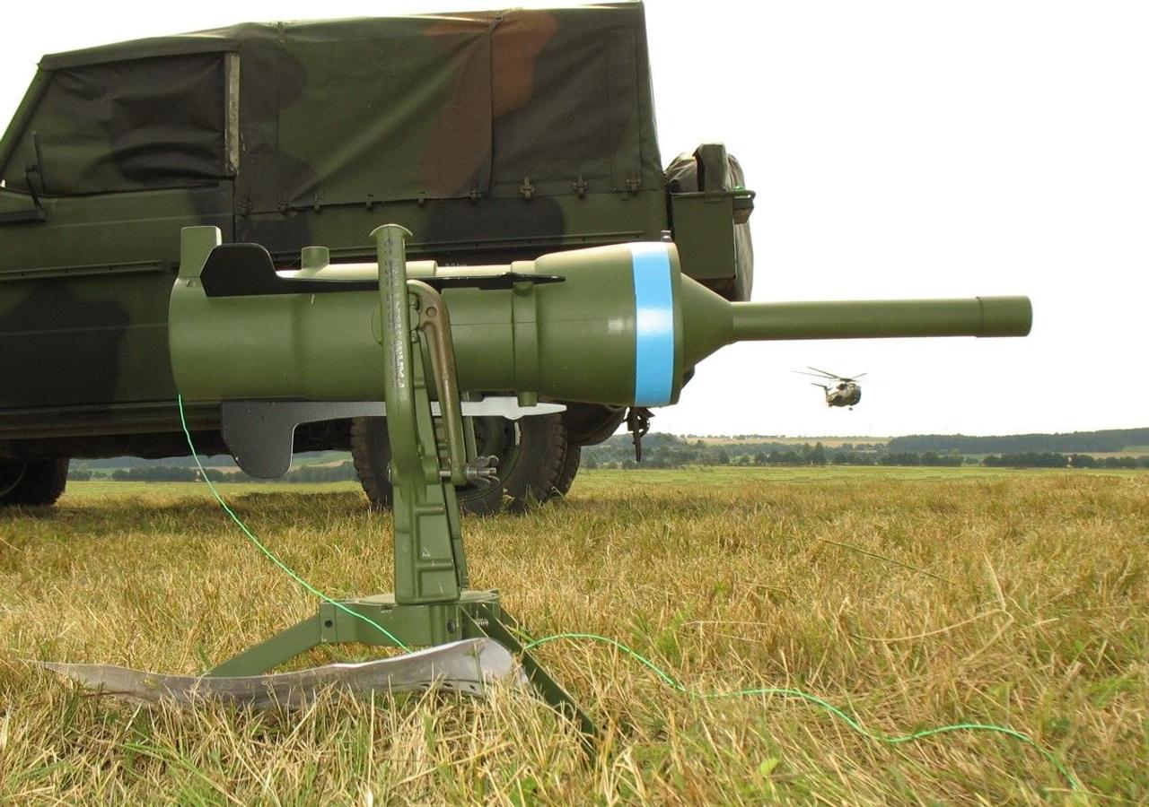 Противотанковая мина DM22 способна пробивать до 750 мм брони, дальность поражения до 100 м