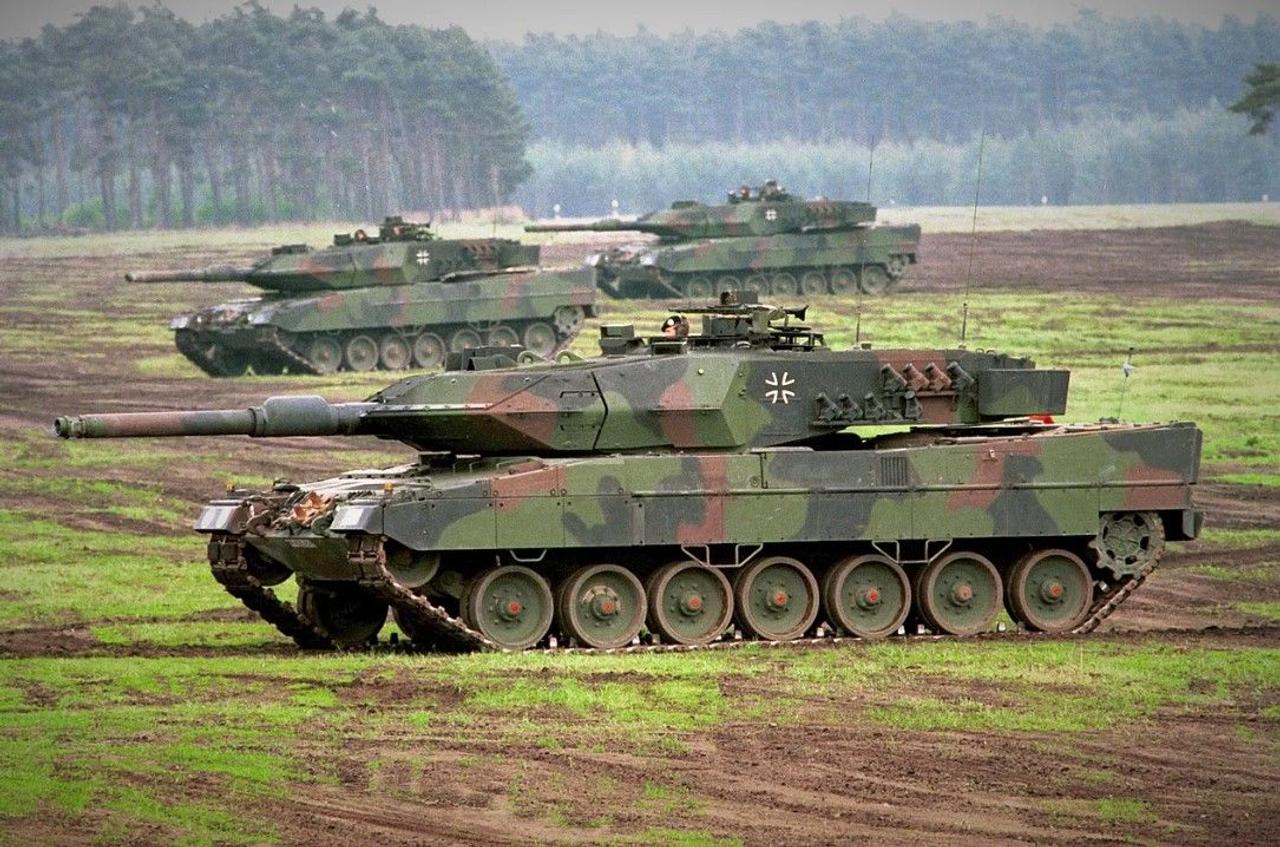 Германский танк Leopard 2 - является лучшим танком в мире - имеет высокую надежность, живучесть, отличную огневую мощь