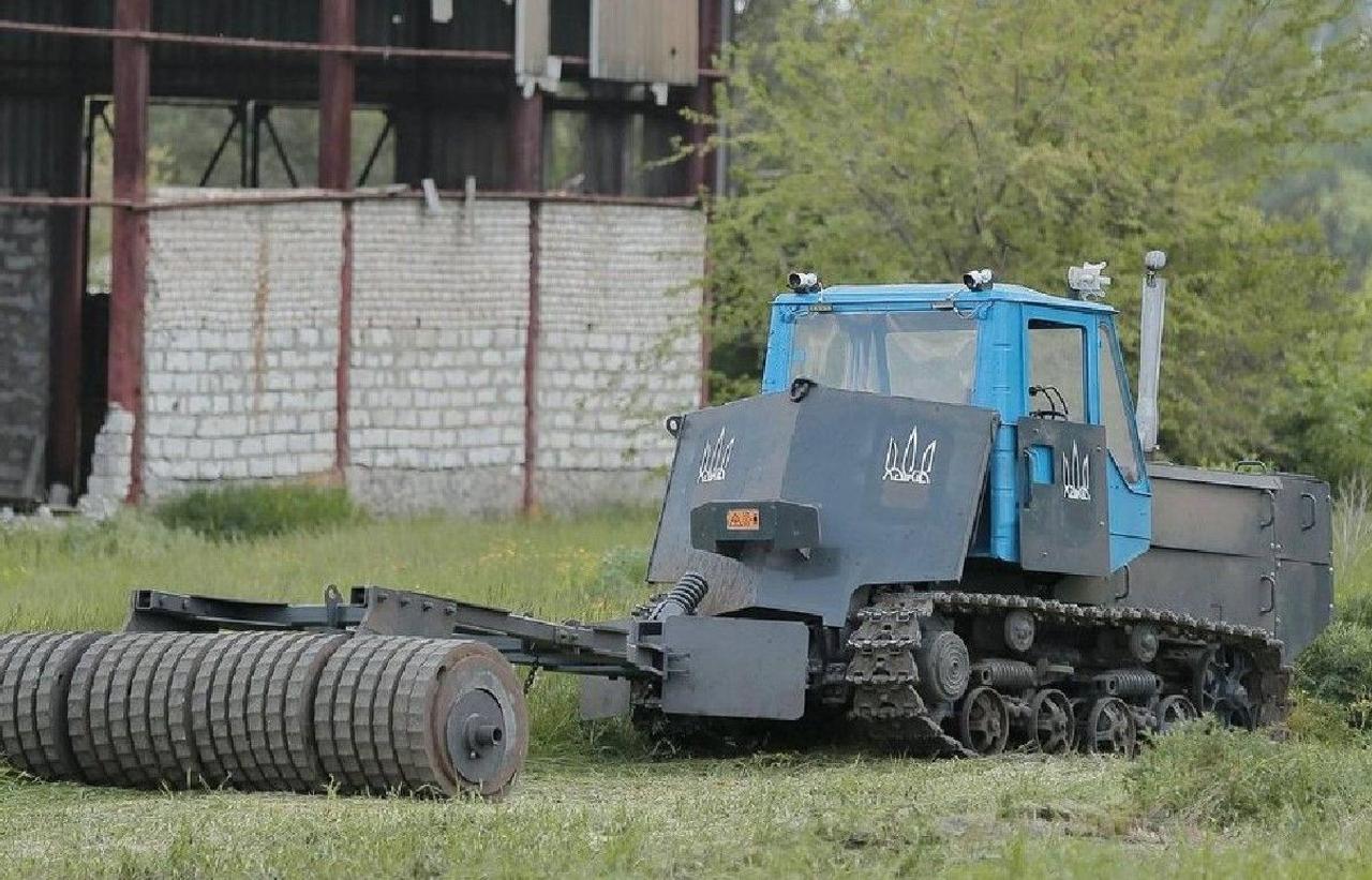 Украинские инженеры создали работа для разминирования, из трактора и запчастей от танка