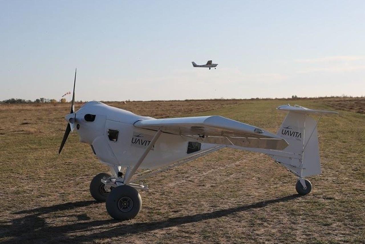 Украинская компания AeroDrone запустила производство беспилотников E-300 Enterprise и D-80 Discovery с дальностью полета до 3100 км