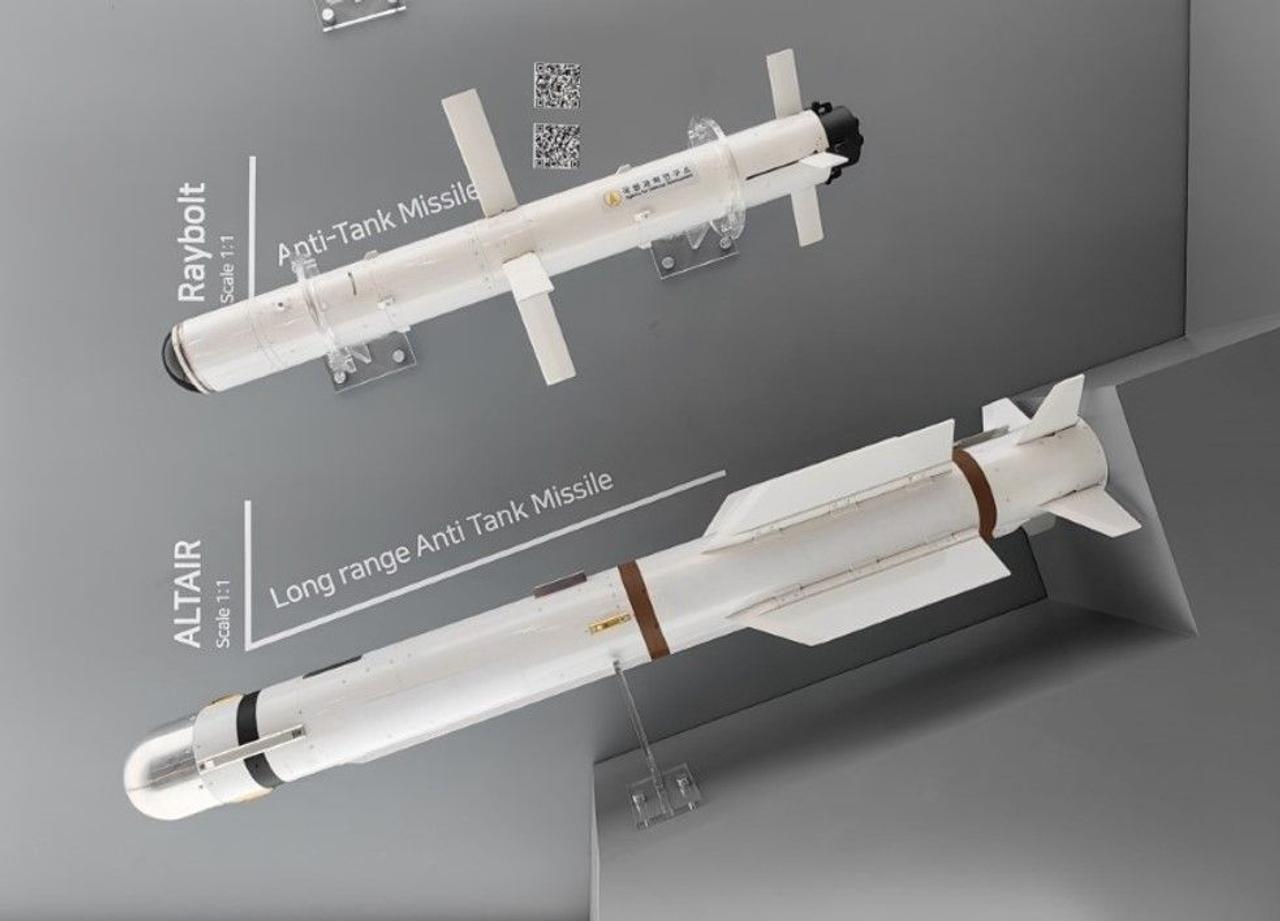 Новейшая высокоточная противотанковая ракета «Altair», компаниии LIG Nex1, имеет бронепробиваемость 1200 мм