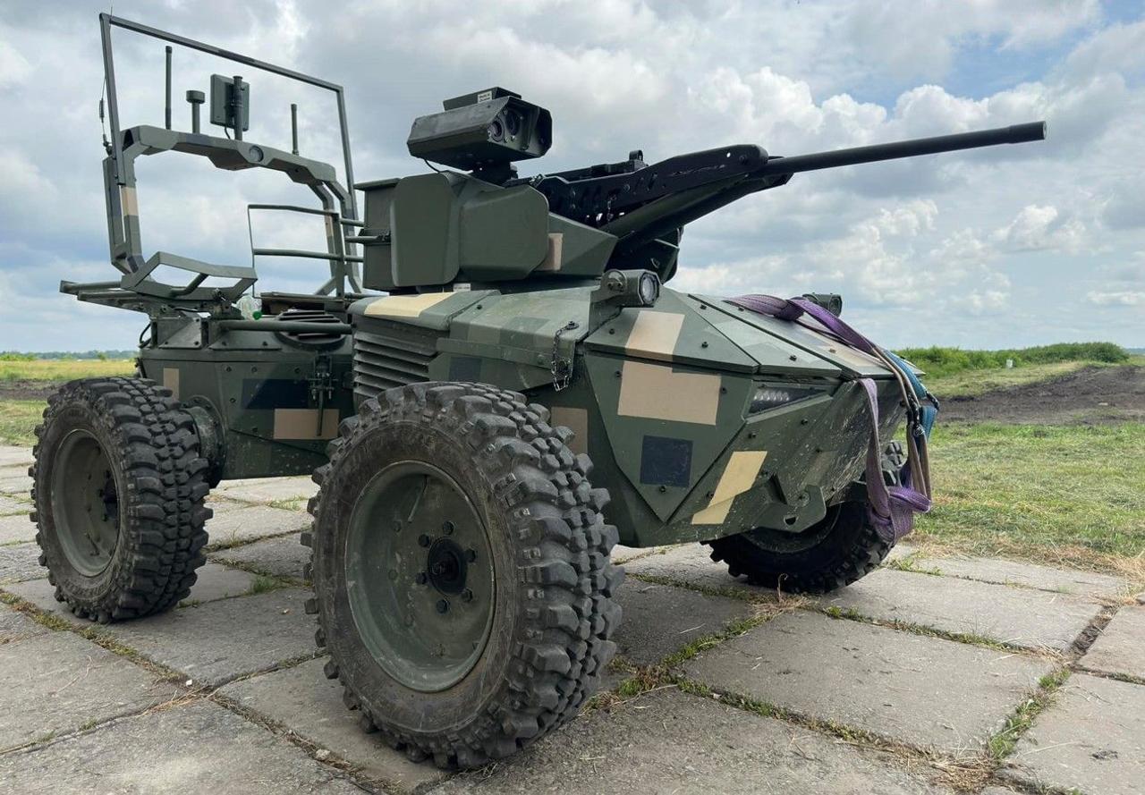 Беспилотный робот Ironclad, от украинских разработчиков, начал выполнять боевые задачи на фронте