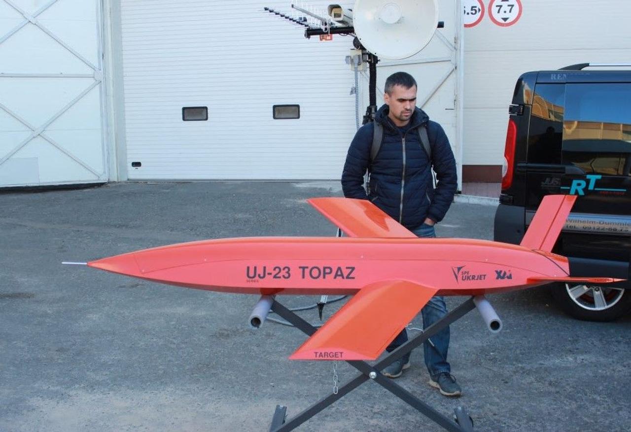 Компания UKRJET продемонстрировала реактивный беспилотник UJ-23 Topaz с дальностью полета 400 км