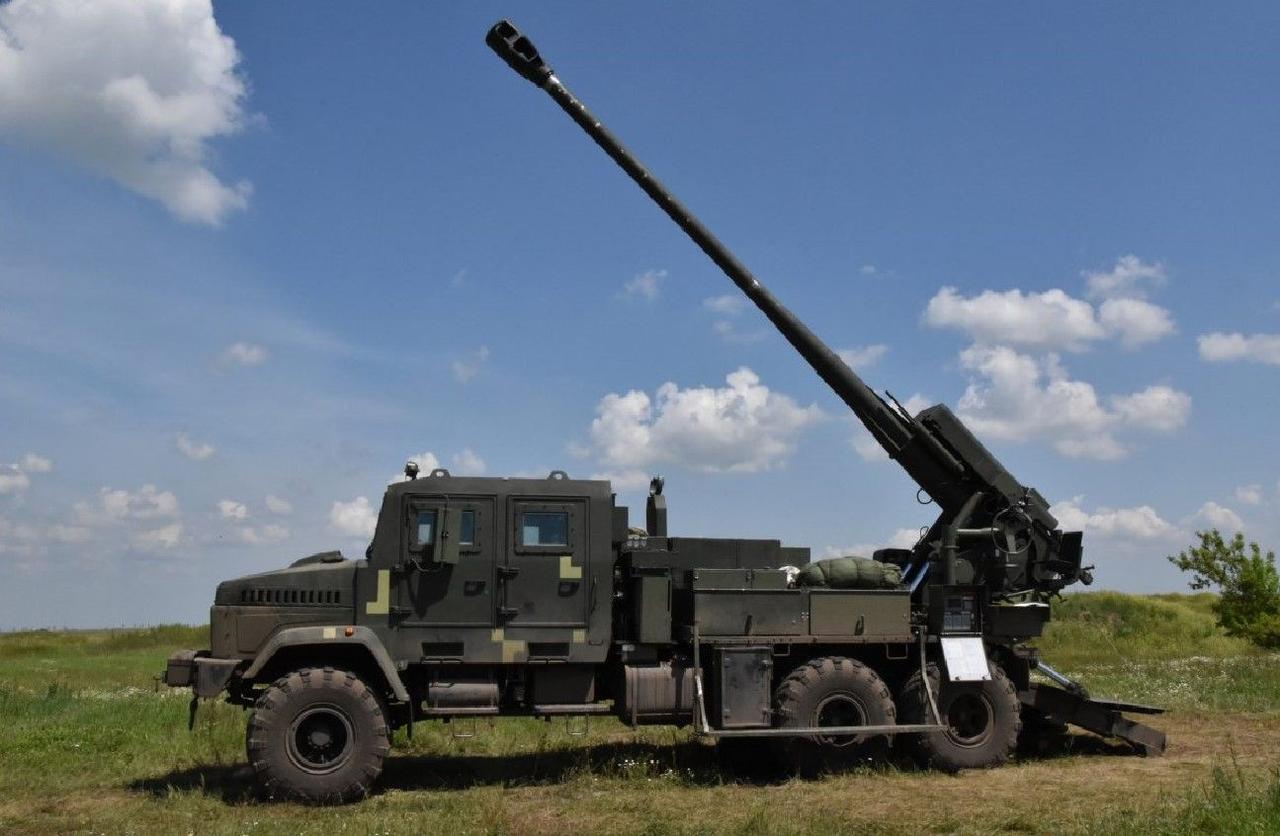 Украинская колесная самоходная гаубица 2С22 «Богдана» калибра 155 мм, дальность стрельбы до 50 км
