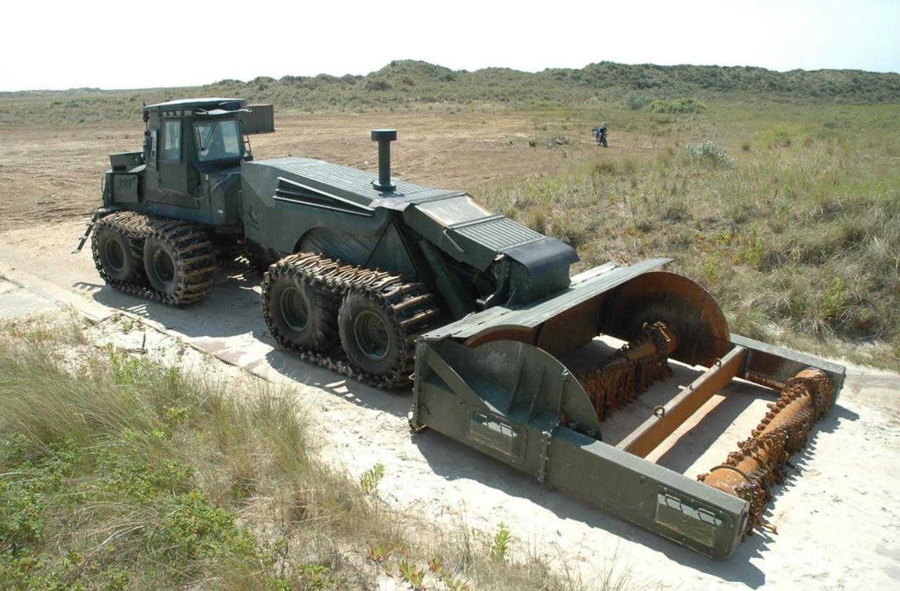 Шведская машина для разминирования Scanjack 3500 способна обезвреживать мины на глубине до 40 см